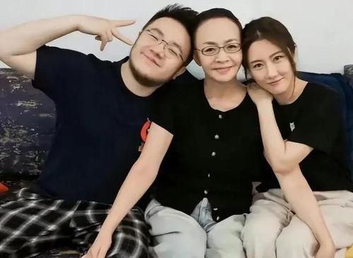 吃瓜娱乐八卦exo,娱乐圈的瓜田，星光璀璨下的秘密花园